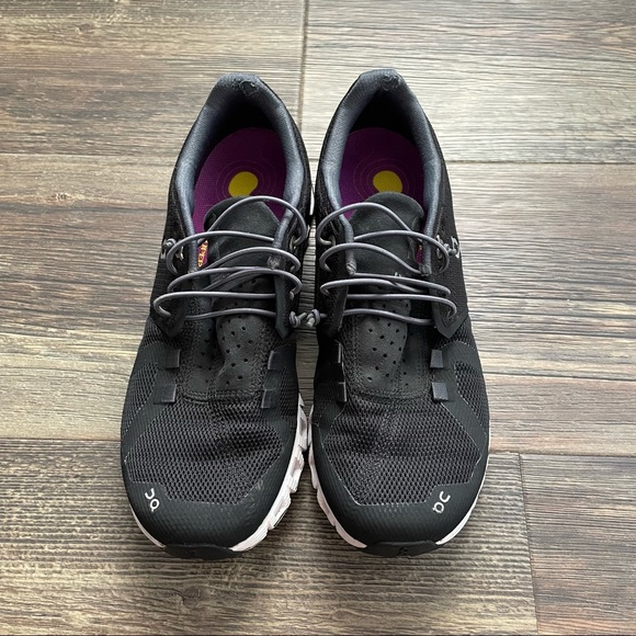 On Running Cloud 5, Women’s Size 6, Black/White, Pre-Owned 9/10 Condition - Picture 3 of 7